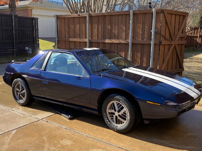 Pontiac-Fiero-1984-Blue-Tan-2