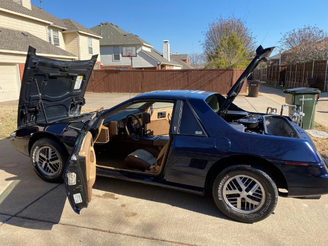 Pontiac-Fiero-1984-Blue-Tan-27