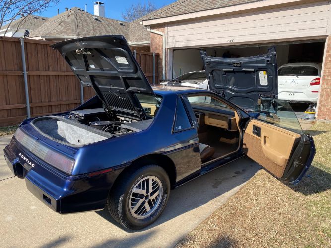 Pontiac-Fiero-1984-Blue-Tan-28