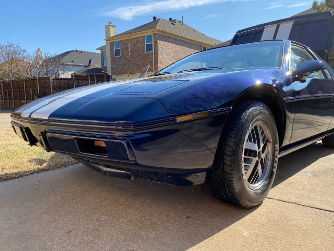 Pontiac-Fiero-1984-Blue-Tan-29