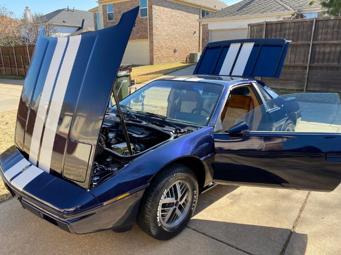 Pontiac-Fiero-1984-Blue-Tan-30