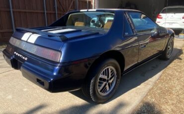 Pontiac-Fiero-1984-Blue-Tan-7