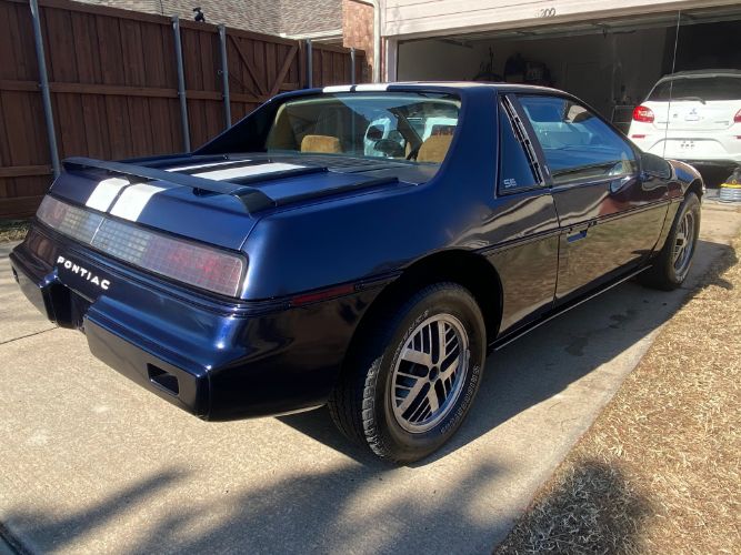 Pontiac-Fiero-1984-Blue-Tan-7