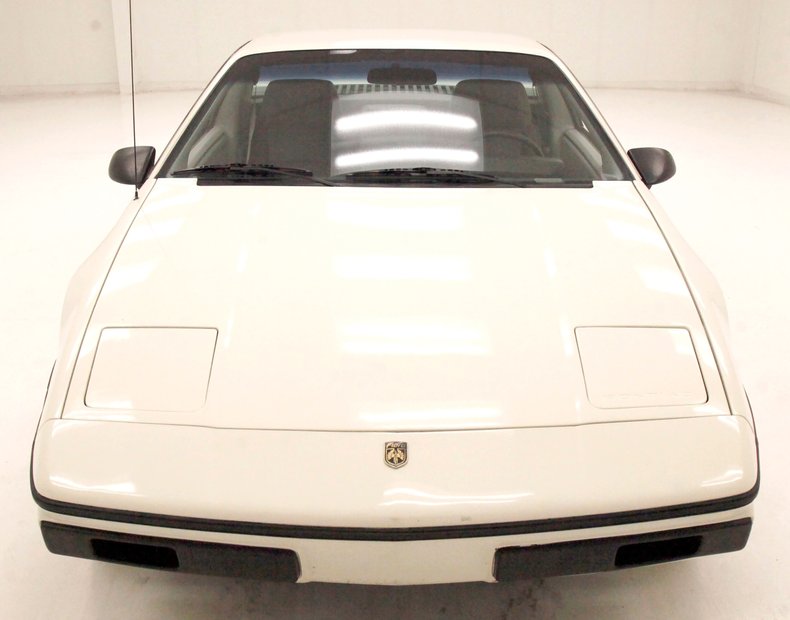 Pontiac-Fiero-1984-White-Dark-Gray-1