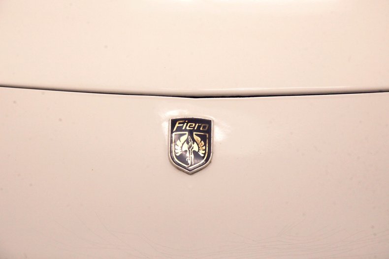 Pontiac-Fiero-1984-White-Dark-Gray-10