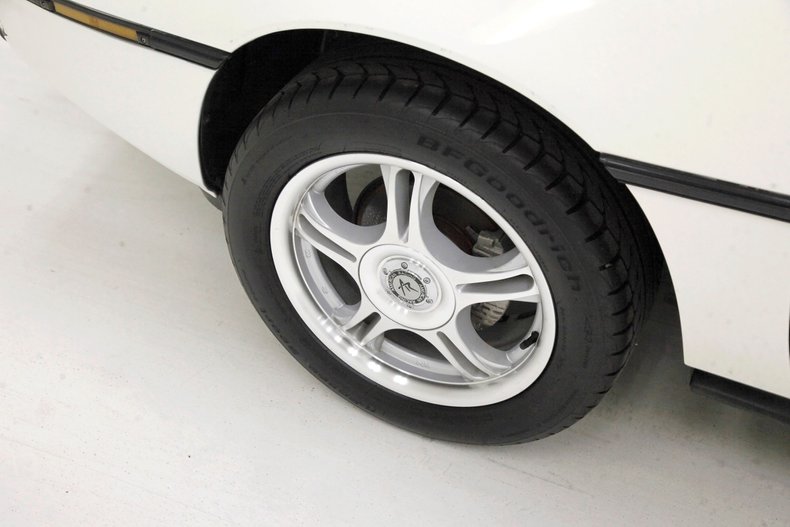 Pontiac-Fiero-1984-White-Dark-Gray-12
