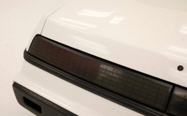 Pontiac-Fiero-1984-White-Dark-Gray-16