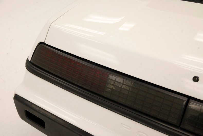 Pontiac-Fiero-1984-White-Dark-Gray-16