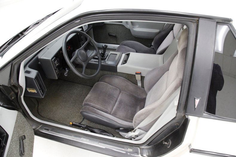 Pontiac-Fiero-1984-White-Dark-Gray-20