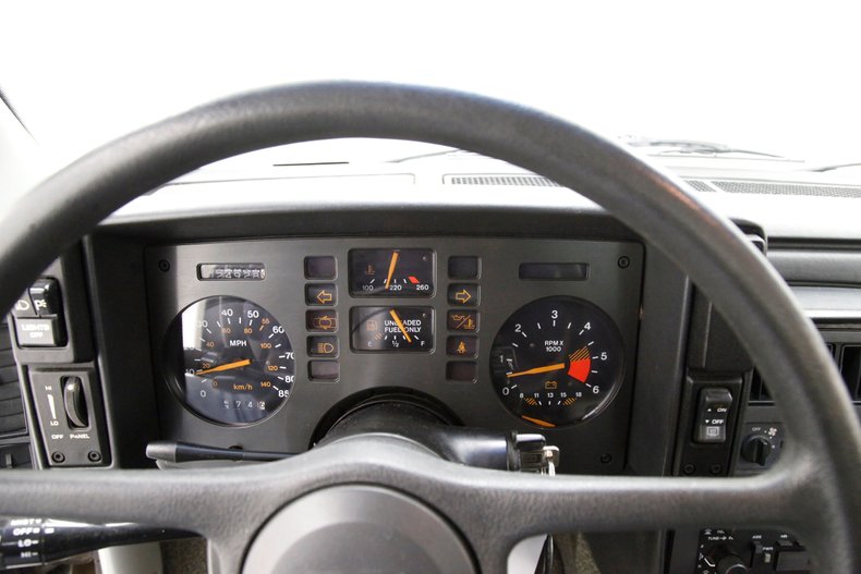 Pontiac-Fiero-1984-White-Dark-Gray-21