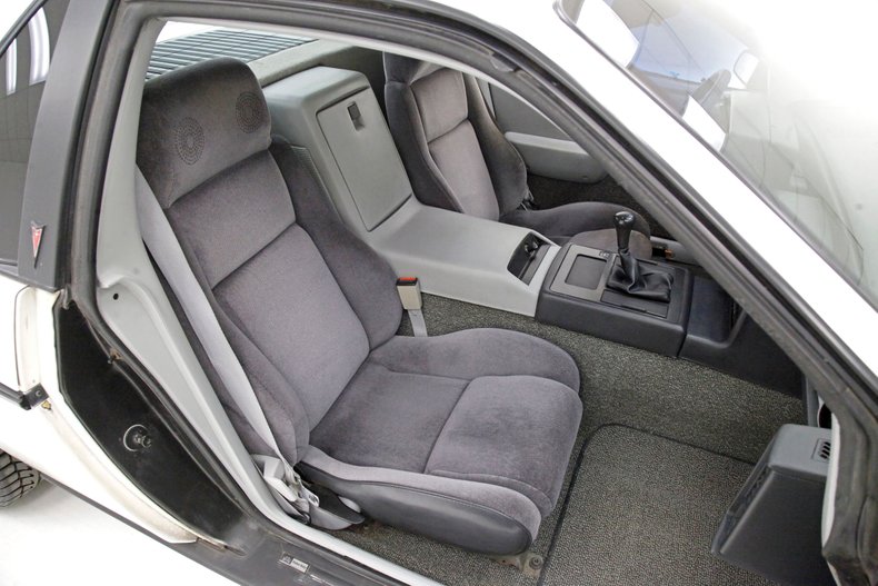 Pontiac-Fiero-1984-White-Dark-Gray-27