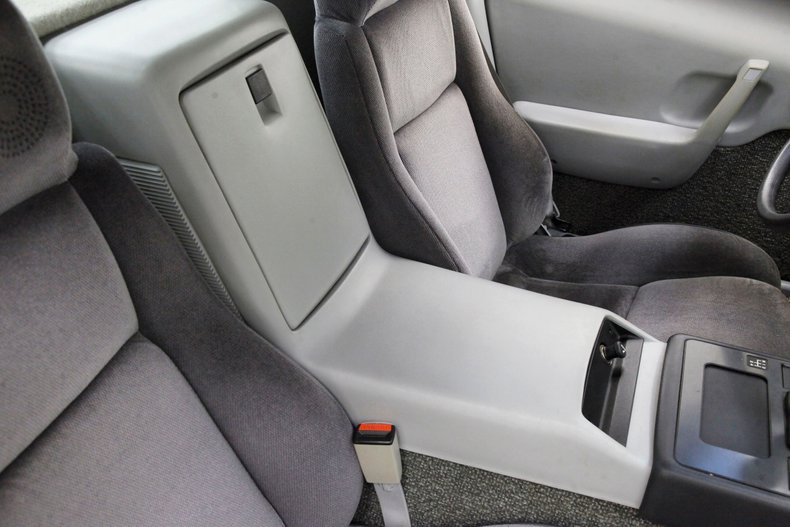 Pontiac-Fiero-1984-White-Dark-Gray-29