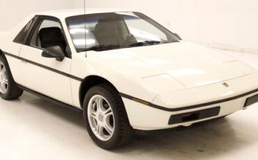 Pontiac-Fiero-1984-White-Dark-Gray