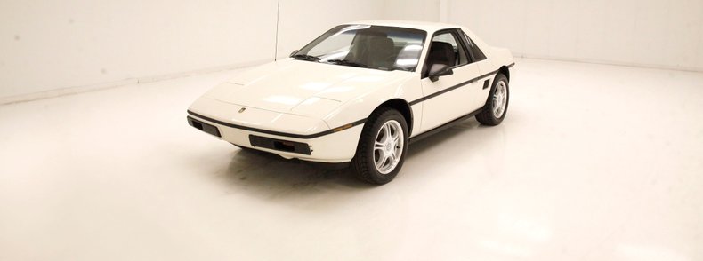 Pontiac-Fiero-1984-White-Dark-Gray-41
