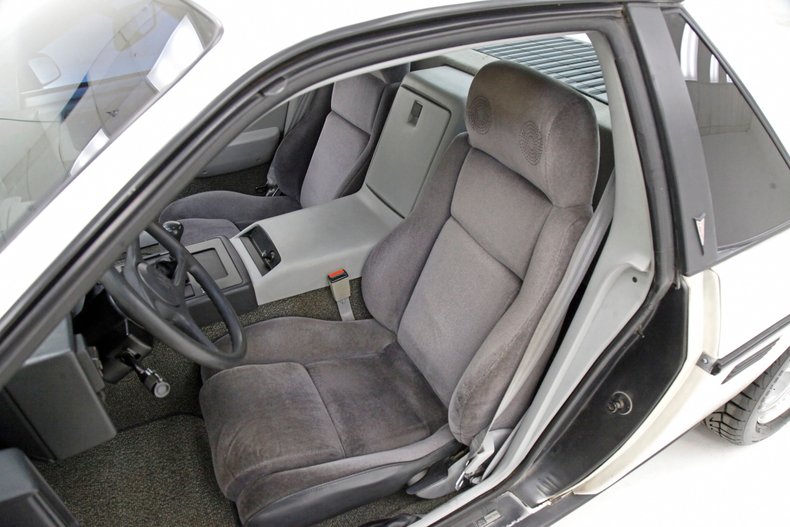Pontiac-Fiero-1984-White-Dark-Gray-43