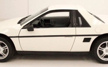 Pontiac-Fiero-1984-White-Dark-Gray-44