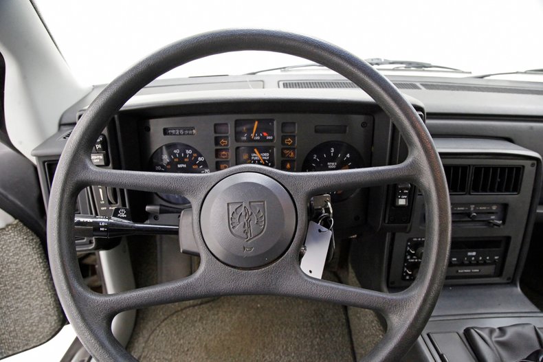 Pontiac-Fiero-1984-White-Dark-Gray-45