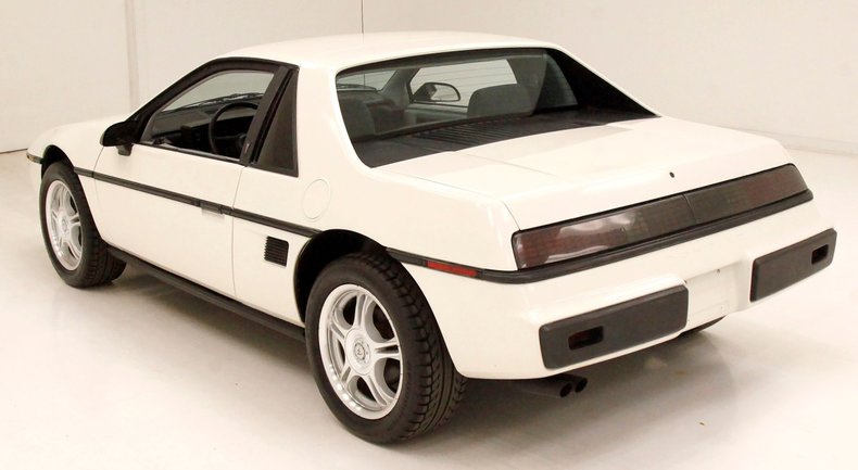 Pontiac-Fiero-1984-White-Dark-Gray-47