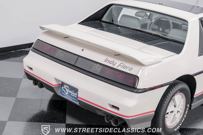 Pontiac-Fiero-1984-White-Gray-35