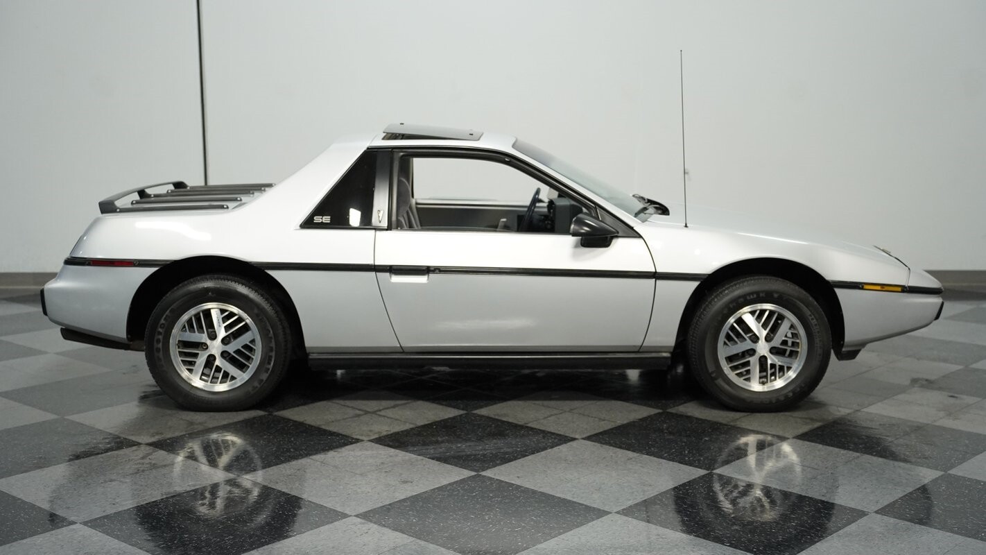 Pontiac-Fiero-1985-Coupe-11