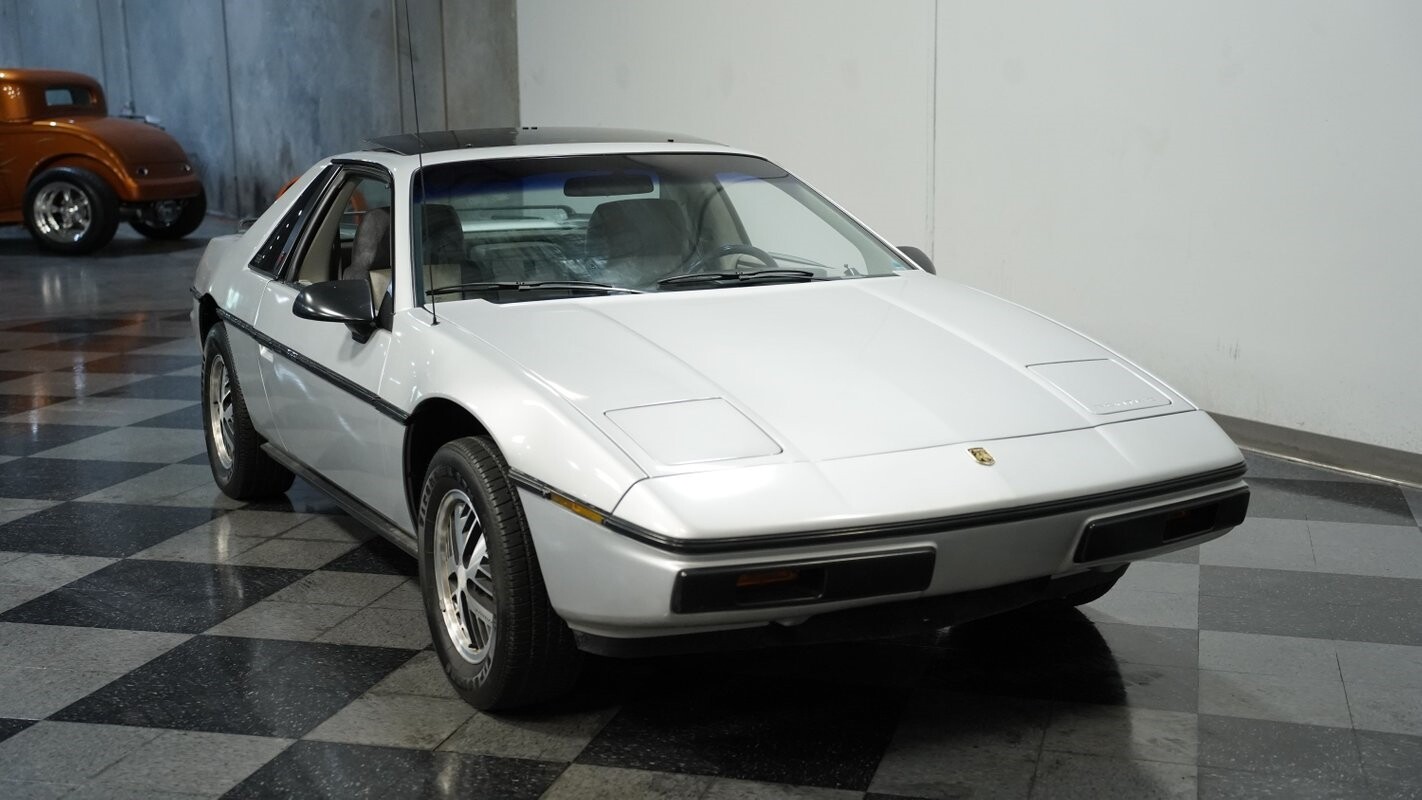 Pontiac-Fiero-1985-Coupe-13