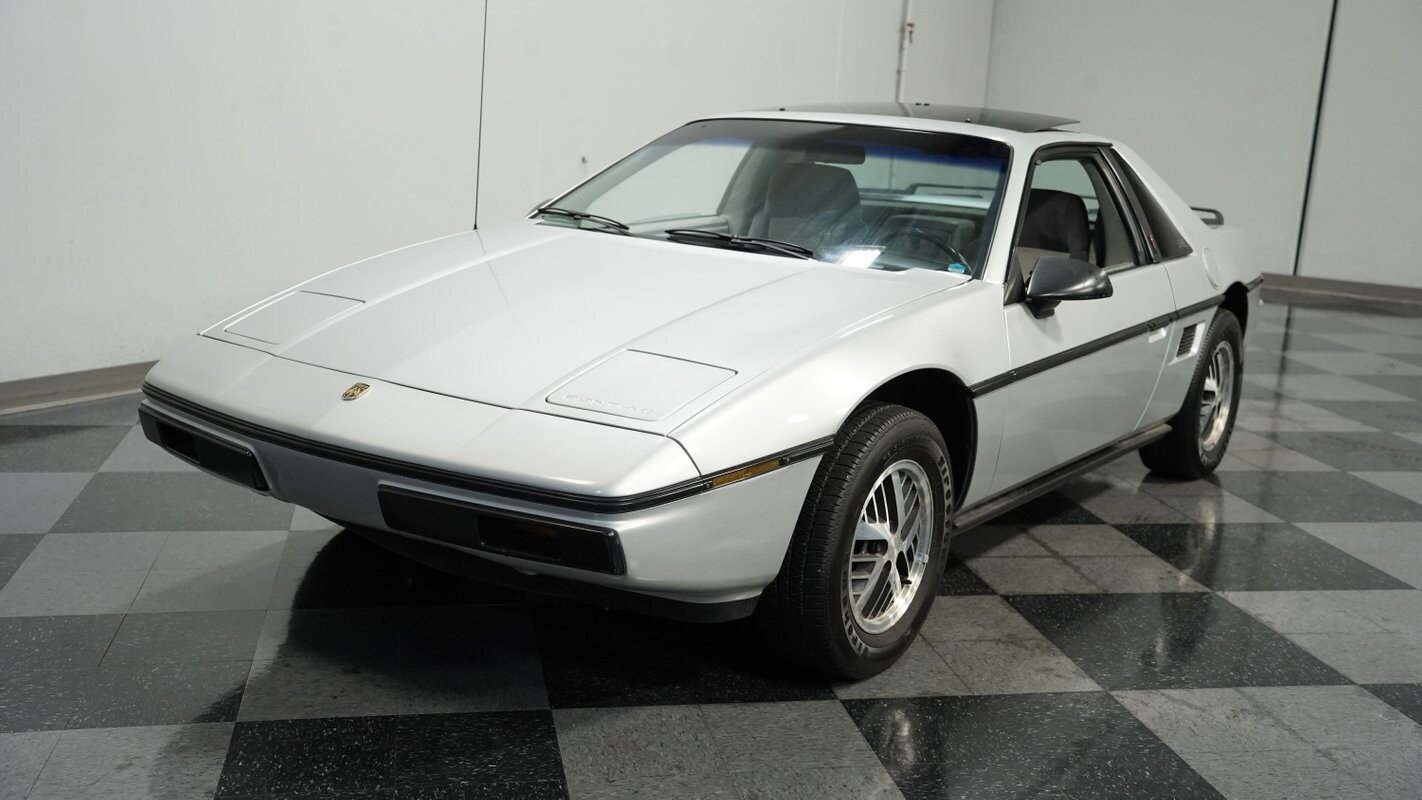 Pontiac-Fiero-1985-Coupe-15