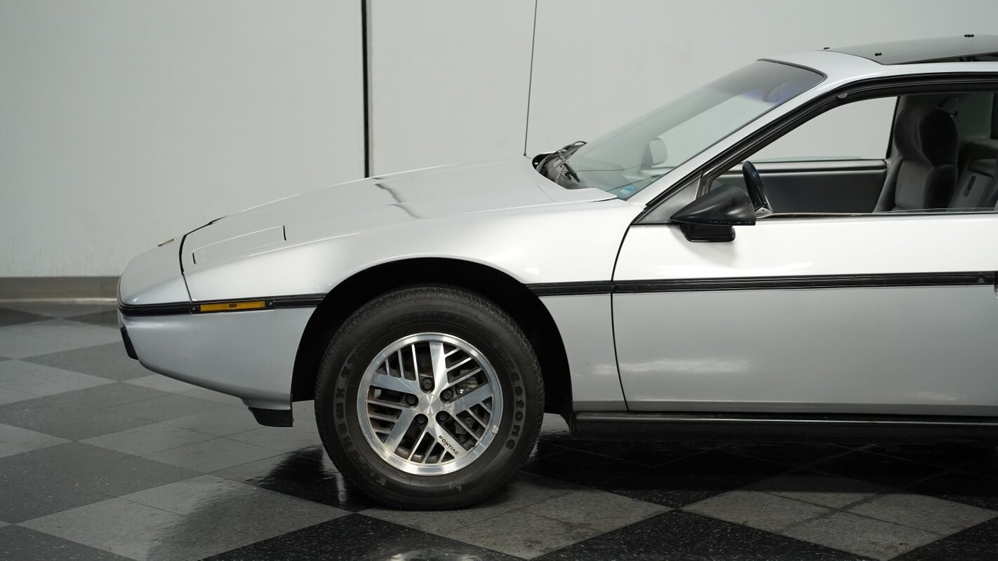 Pontiac-Fiero-1985-Coupe-18