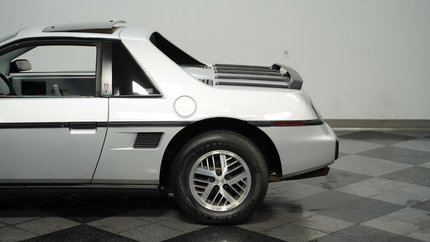 Pontiac-Fiero-1985-Coupe-19