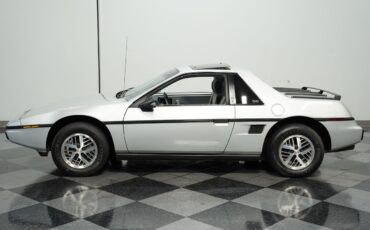 Pontiac-Fiero-1985-Coupe-2