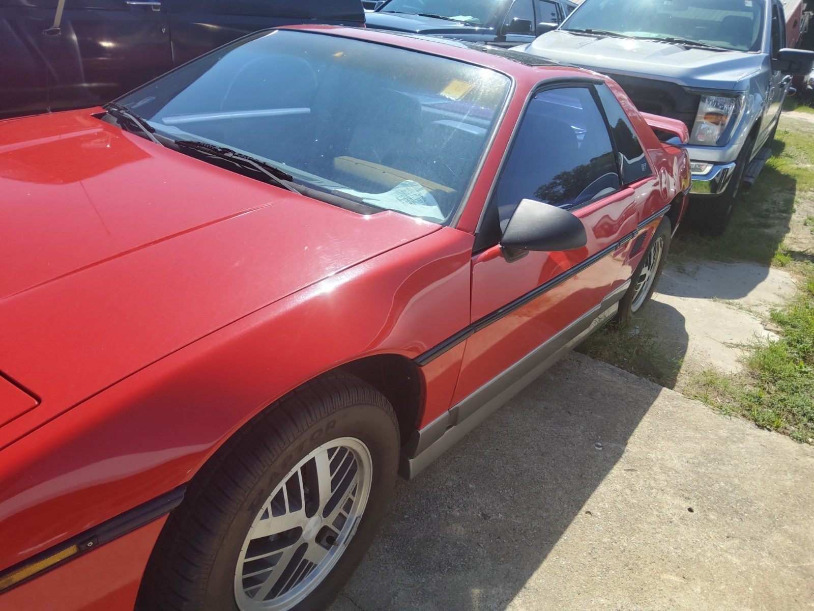 Pontiac-Fiero-1985-Coupe-2