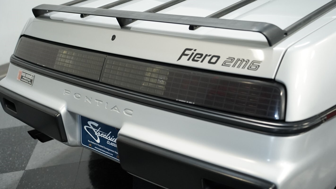 Pontiac-Fiero-1985-Coupe-20