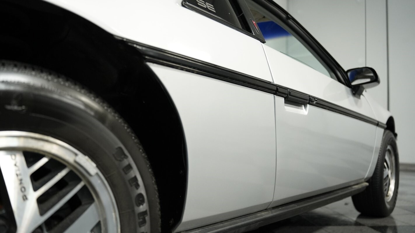 Pontiac-Fiero-1985-Coupe-21