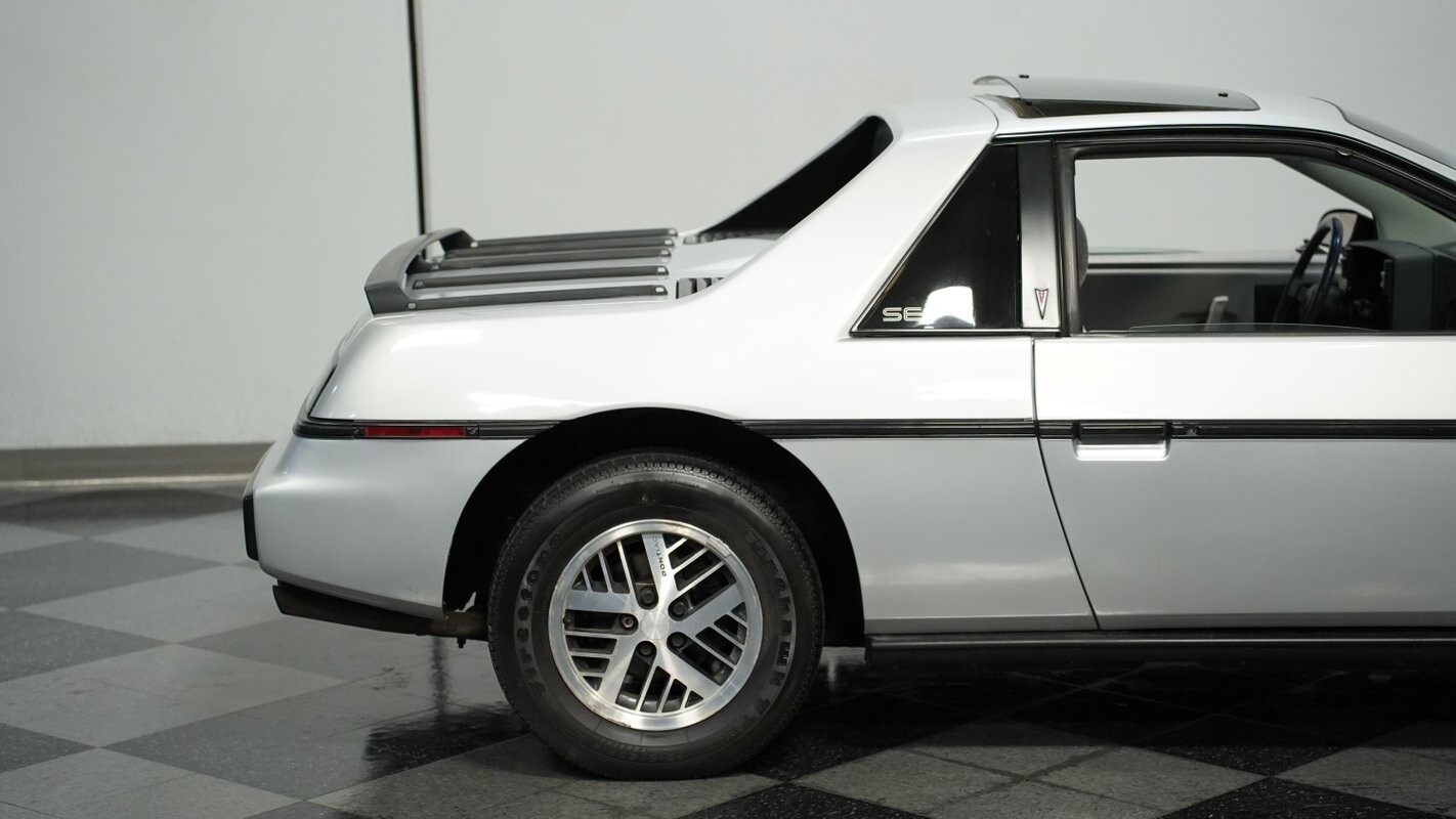 Pontiac-Fiero-1985-Coupe-22