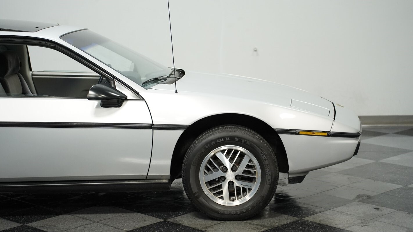 Pontiac-Fiero-1985-Coupe-23