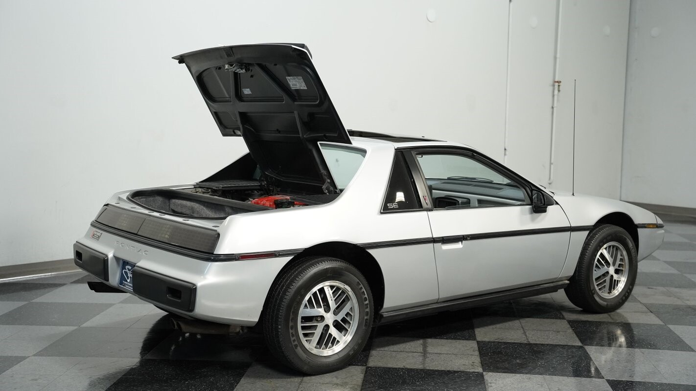 Pontiac-Fiero-1985-Coupe-24