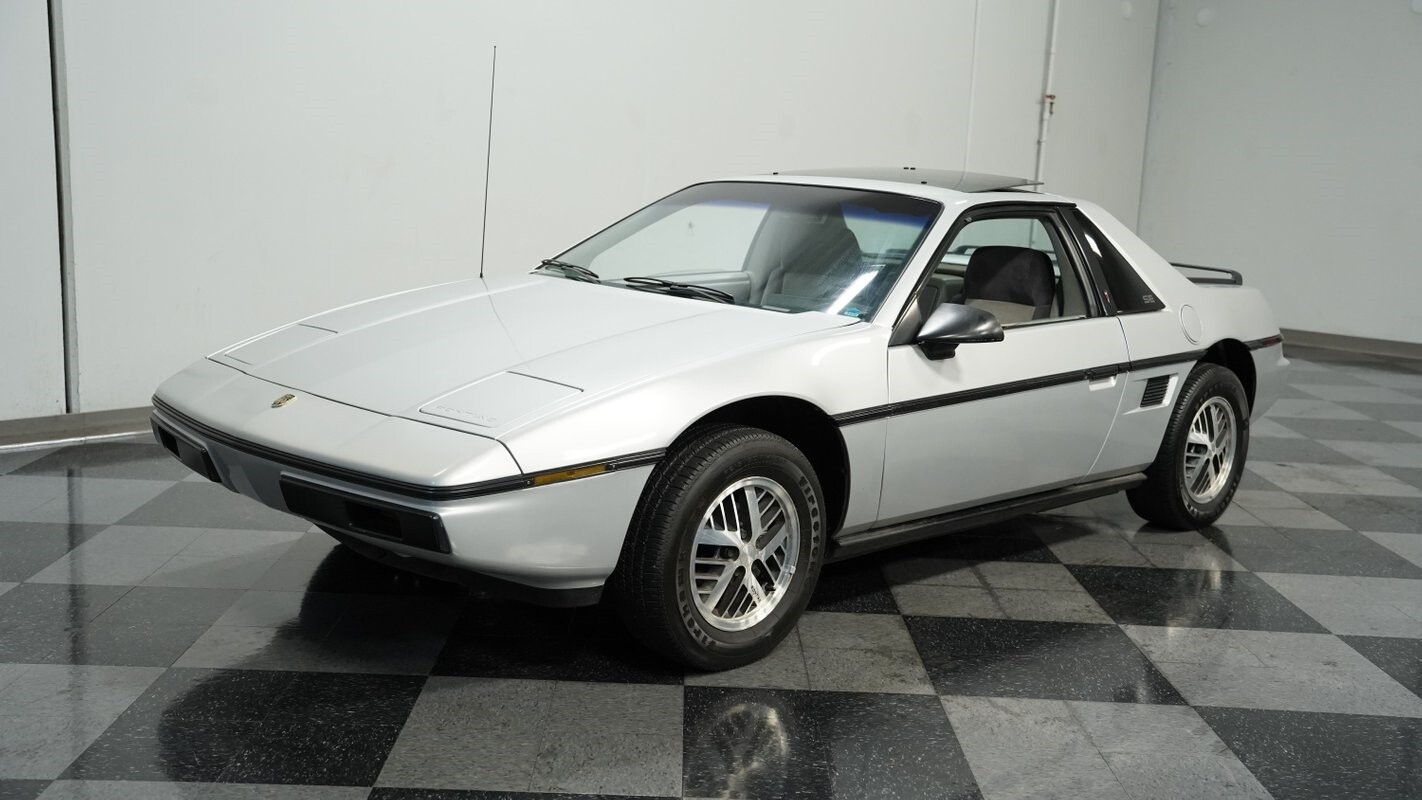 Pontiac-Fiero-1985-Coupe-5
