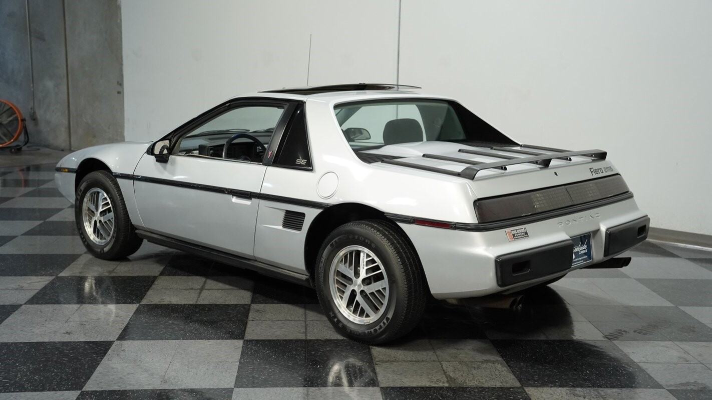 Pontiac-Fiero-1985-Coupe-6