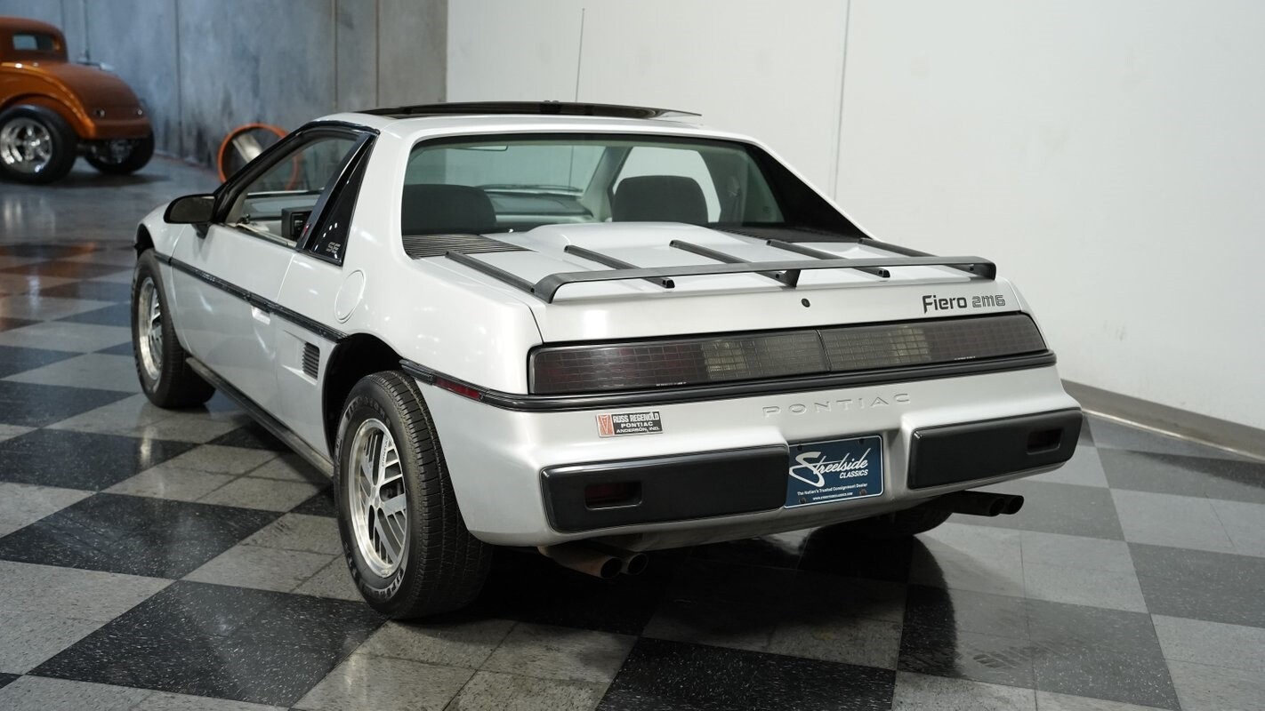 Pontiac-Fiero-1985-Coupe-7