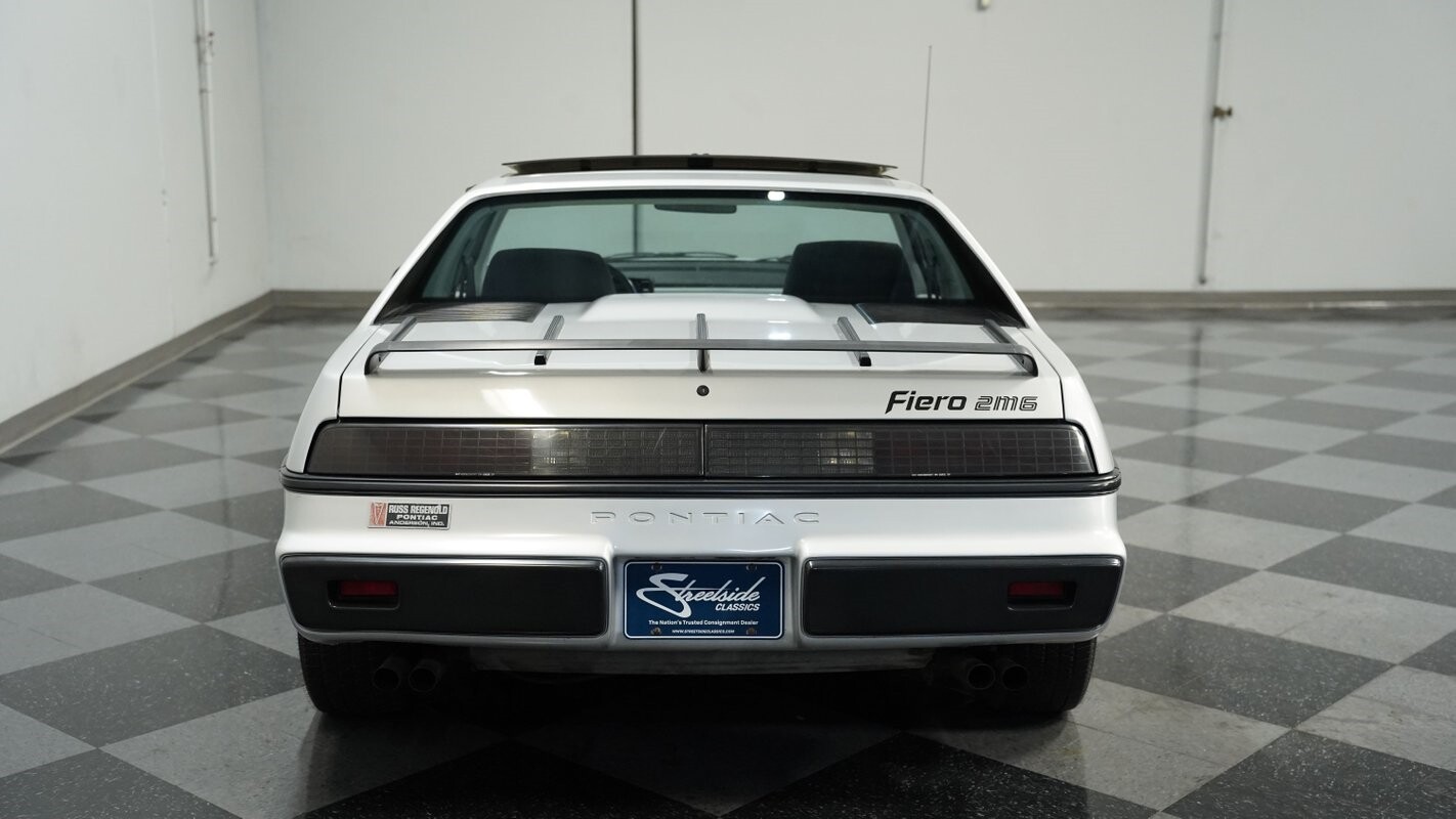 Pontiac-Fiero-1985-Coupe-8