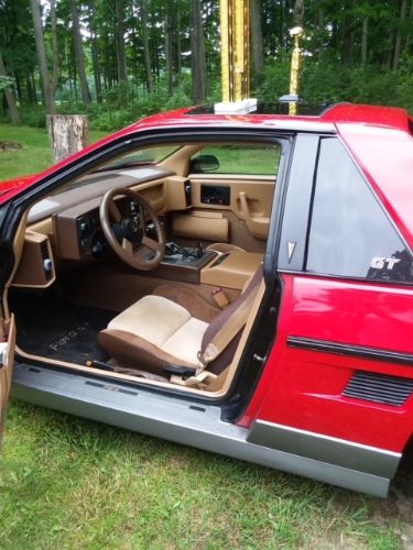 Pontiac-Fiero-1985-RedGray-Brown-ClothLeather-2