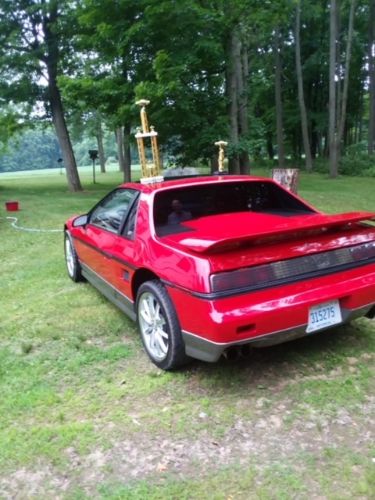 Pontiac-Fiero-1985-RedGray-Brown-ClothLeather-4