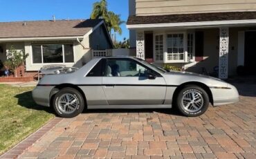 Pontiac-Fiero-1985-Silver-gray-12