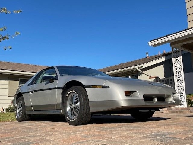 Pontiac-Fiero-1985-Silver-gray-13