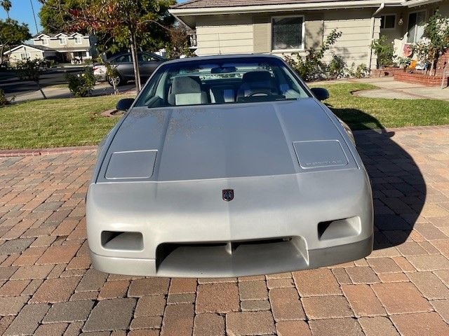 Pontiac-Fiero-1985-Silver-gray-18