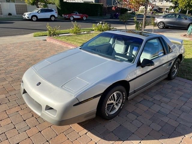 Pontiac-Fiero-1985-Silver-gray-20