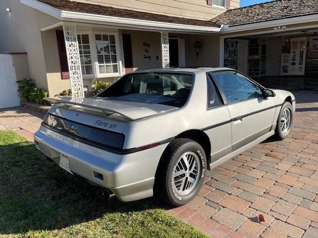 Pontiac-Fiero-1985-Silver-gray-21