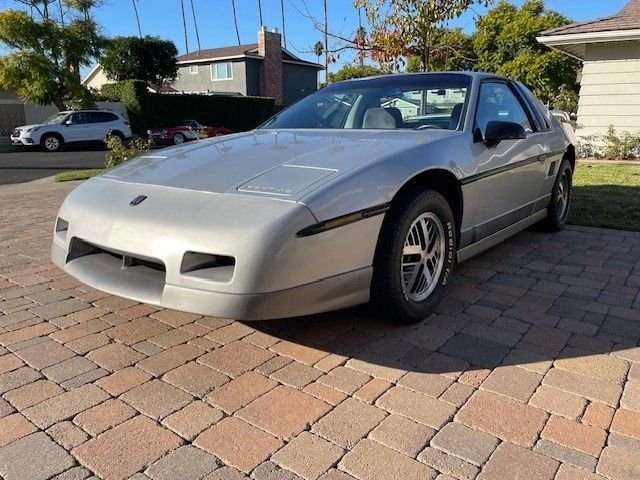 Pontiac-Fiero-1985-Silver-gray-3