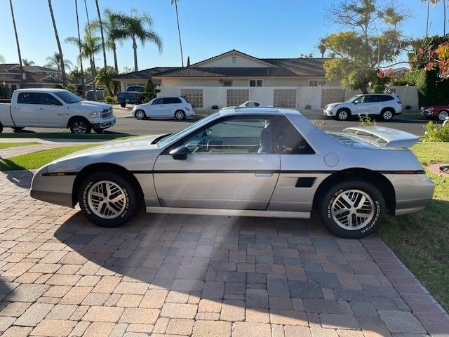 Pontiac-Fiero-1985-Silver-gray-4
