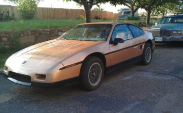 Pontiac-Fiero-1986-2