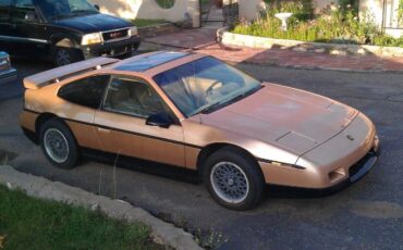 Pontiac-Fiero-1986